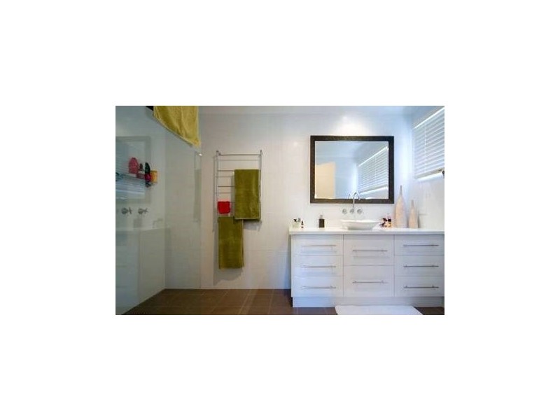 18 Naranga Avenue, Broadbeach Waters QLD 4218