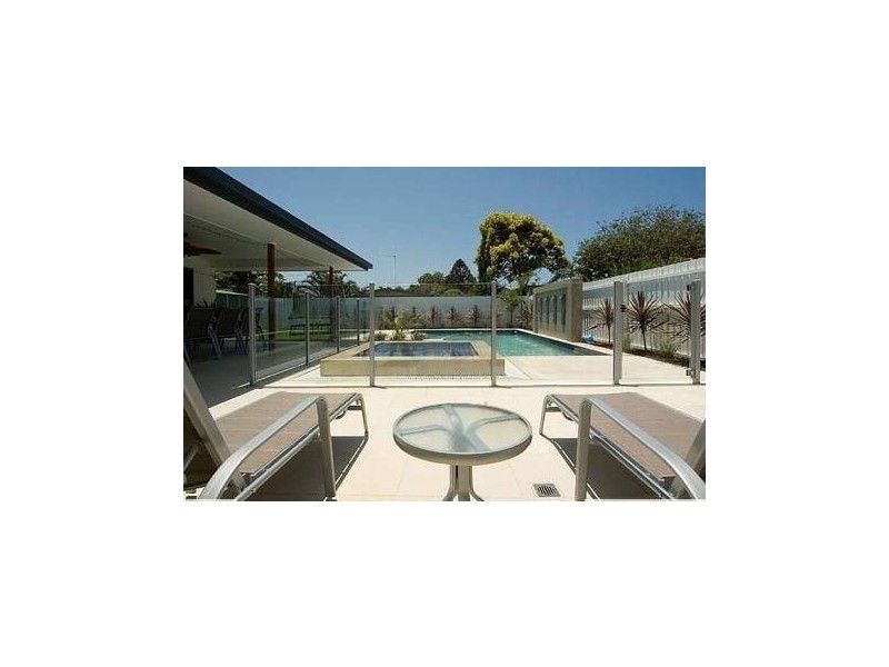 18 Naranga Avenue, Broadbeach Waters QLD 4218