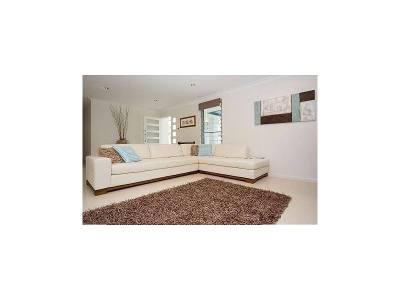 18 Naranga Avenue, Broadbeach Waters QLD 4218