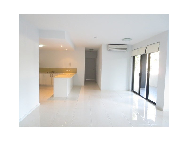 Unit 3/3 “Vivid Apartments” Beach Parade, Surfers Paradise QLD 4217