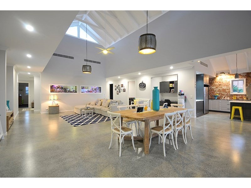 36 Sundowner Court, Mermaid Waters QLD 4218