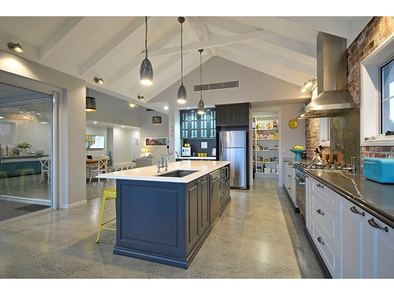 36 Sundowner Court, Mermaid Waters QLD 4218