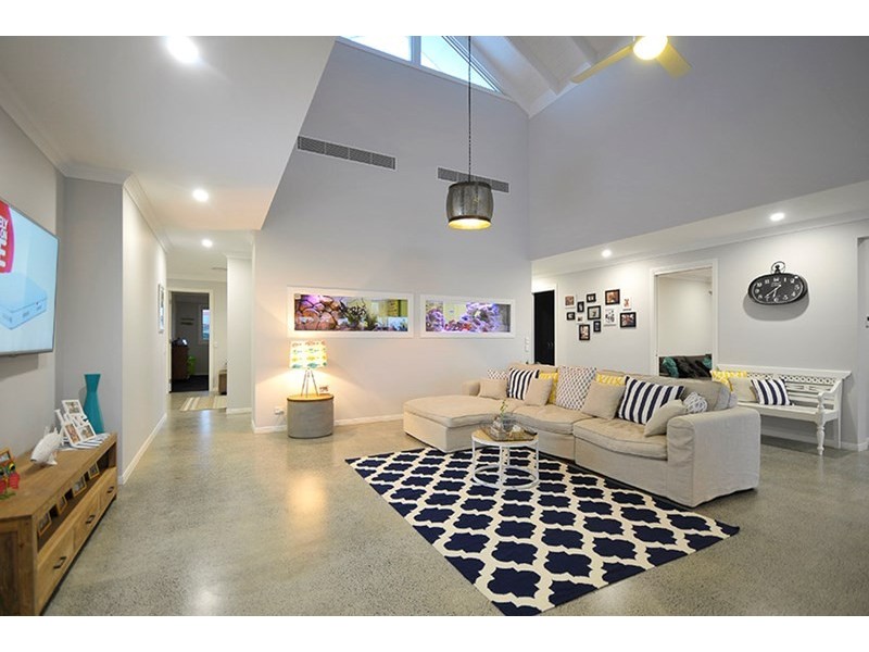 36 Sundowner Court, Mermaid Waters QLD 4218