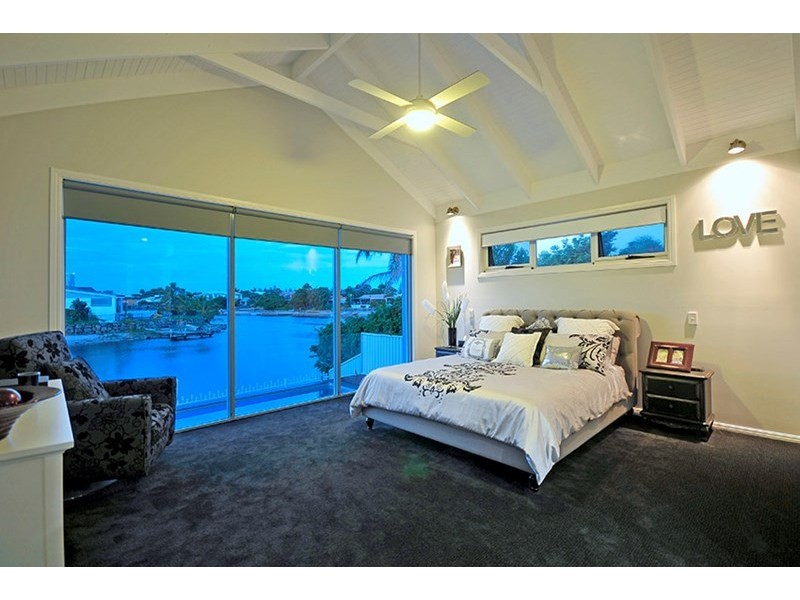 36 Sundowner Court, Mermaid Waters QLD 4218