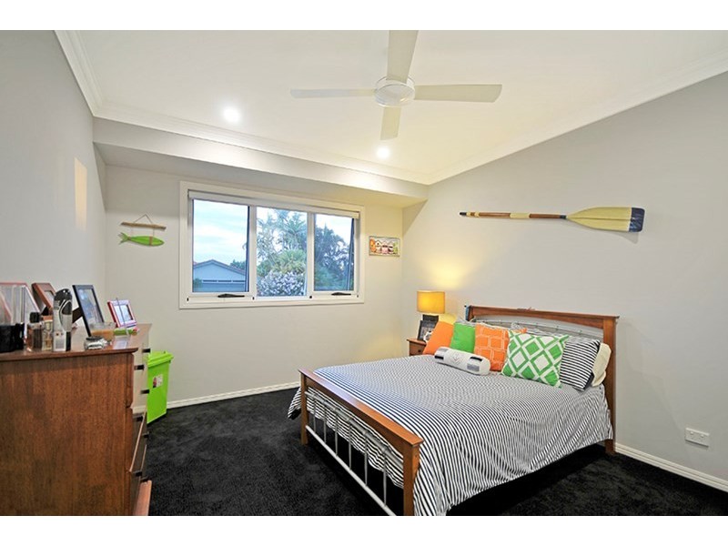 36 Sundowner Court, Mermaid Waters QLD 4218