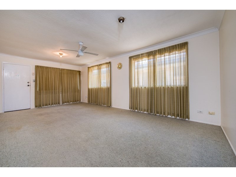 111 Albion Avenue, Miami QLD 4220