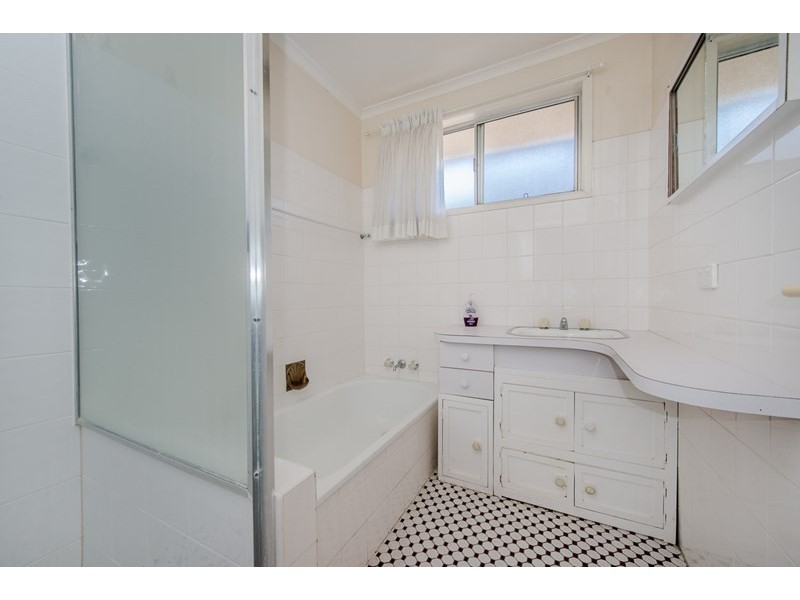 111 Albion Avenue, Miami QLD 4220