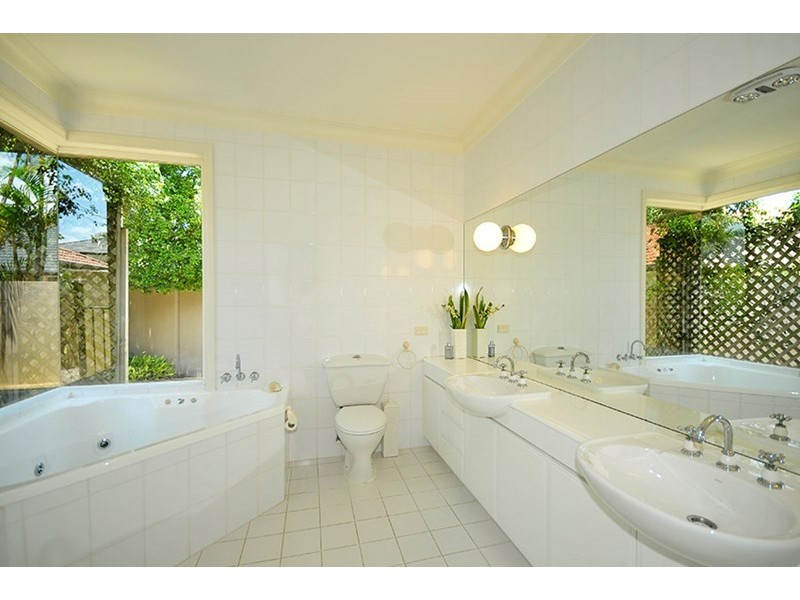 61 Kirralee Drive, Robina QLD 4226