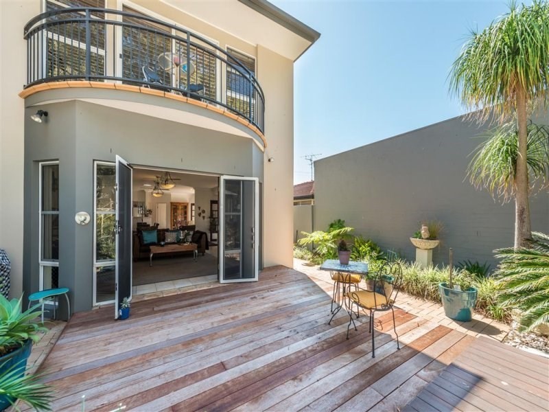 1/8 Vespa Crescent, Bundall QLD 4217