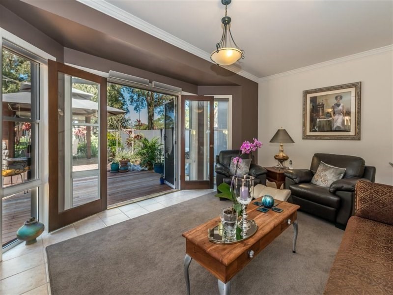 1/8 Vespa Crescent, Bundall QLD 4217