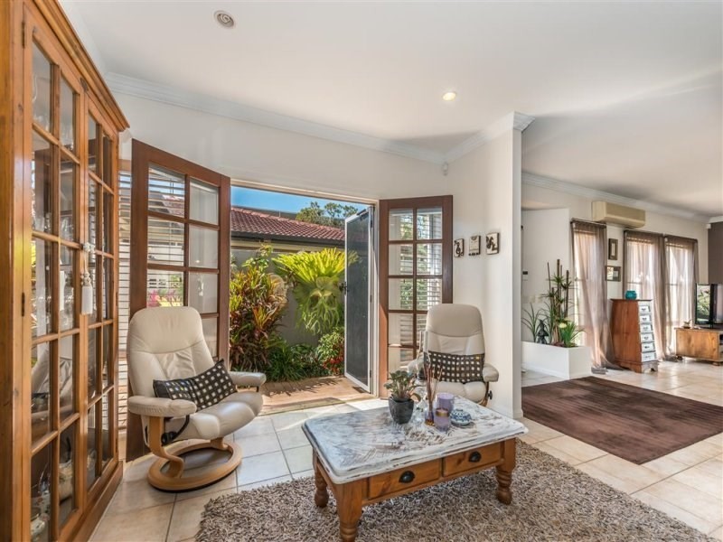 1/8 Vespa Crescent, Bundall QLD 4217