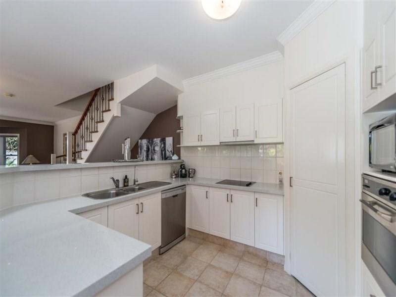 1/8 Vespa Crescent, Bundall QLD 4217