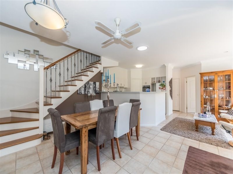 1/8 Vespa Crescent, Bundall QLD 4217