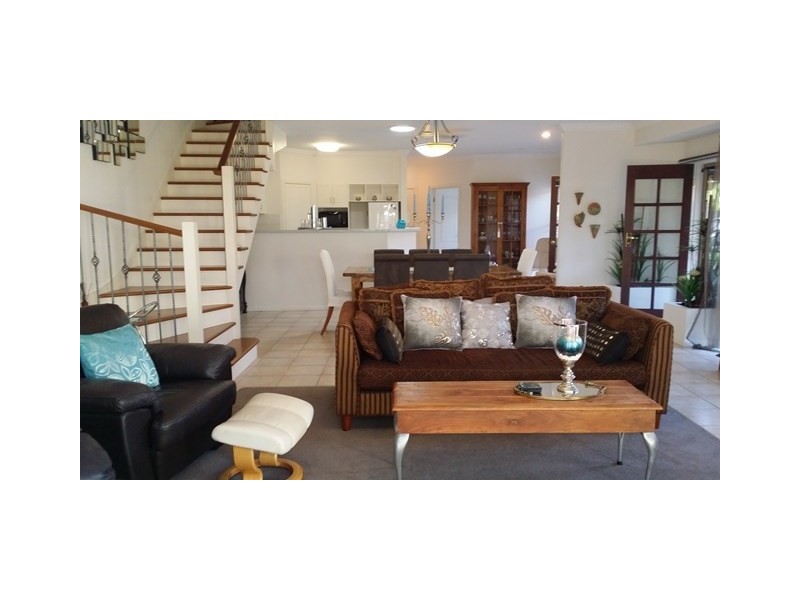 1/8 Vespa Crescent, Bundall QLD 4217