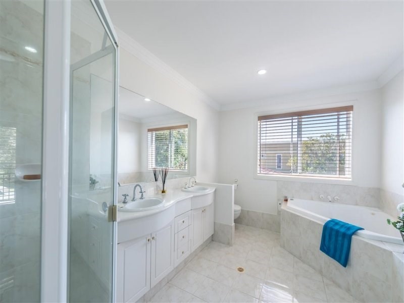 1/8 Vespa Crescent, Bundall QLD 4217