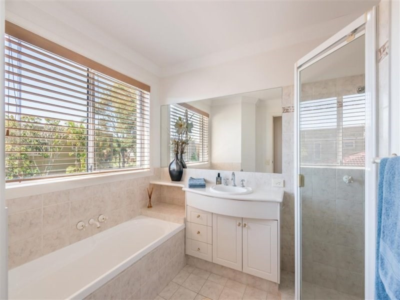 1/8 Vespa Crescent, Bundall QLD 4217