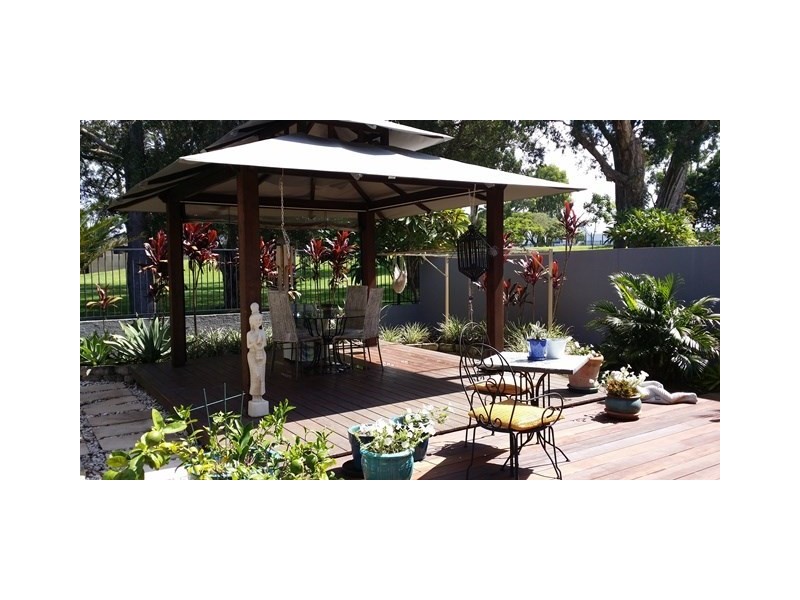 1/8 Vespa Crescent, Bundall QLD 4217