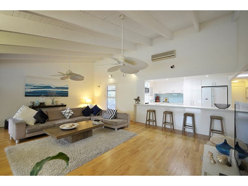 10 Salacia Avenue, Mermaid Waters QLD 4218