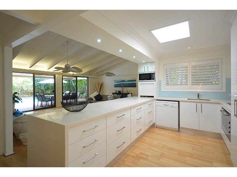 10 Salacia Avenue, Mermaid Waters QLD 4218