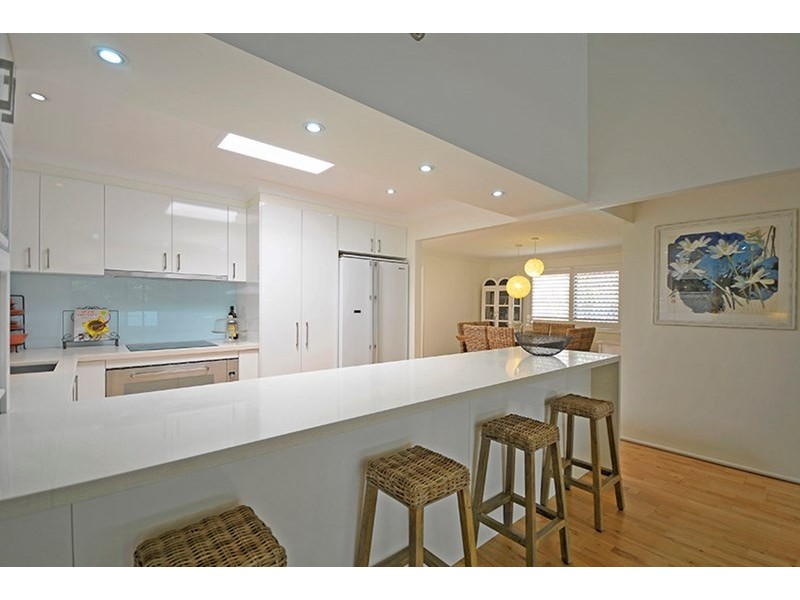 10 Salacia Avenue, Mermaid Waters QLD 4218