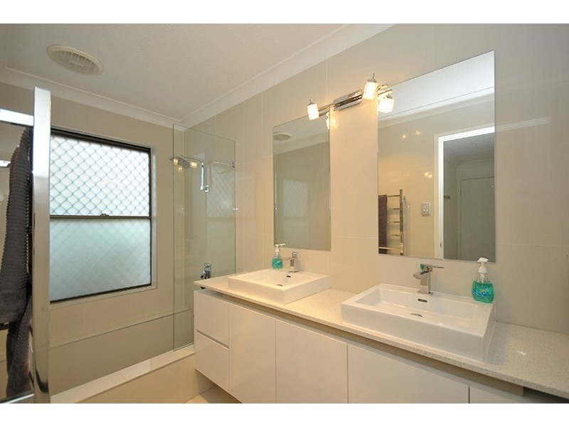 10 Salacia Avenue, Mermaid Waters QLD 4218