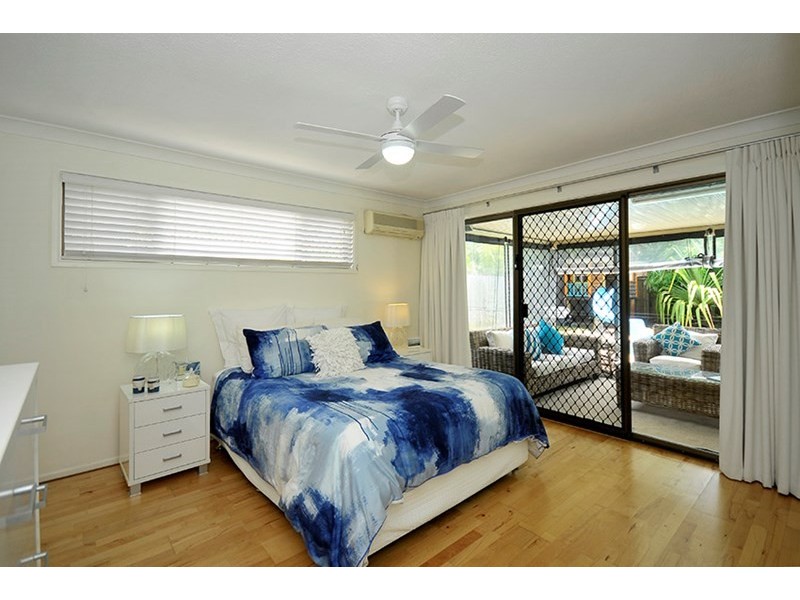 10 Salacia Avenue, Mermaid Waters QLD 4218