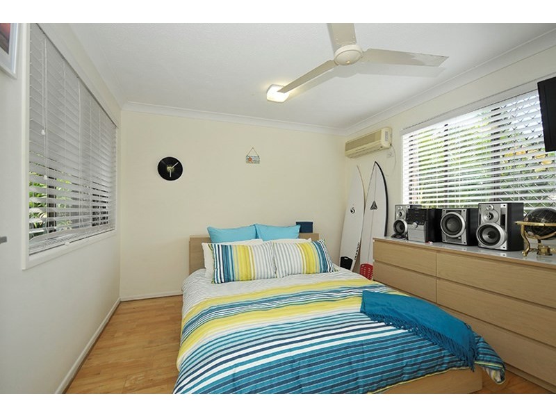 10 Salacia Avenue, Mermaid Waters QLD 4218