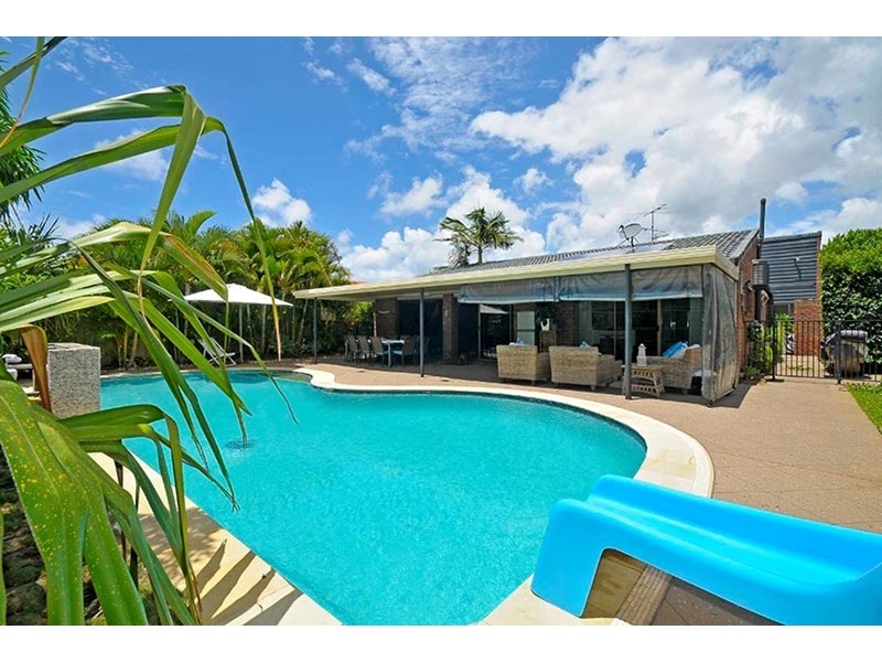 10 Salacia Avenue, Mermaid Waters QLD 4218