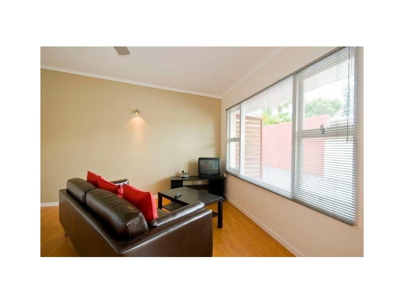 1-5/39 Darrambal Street, Surfers Paradise QLD 4217