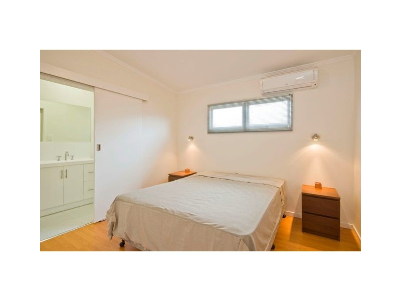 1-5/39 Darrambal Street, Surfers Paradise QLD 4217