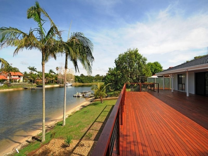 13 Sundowner Court, Mermaid Waters QLD 4218