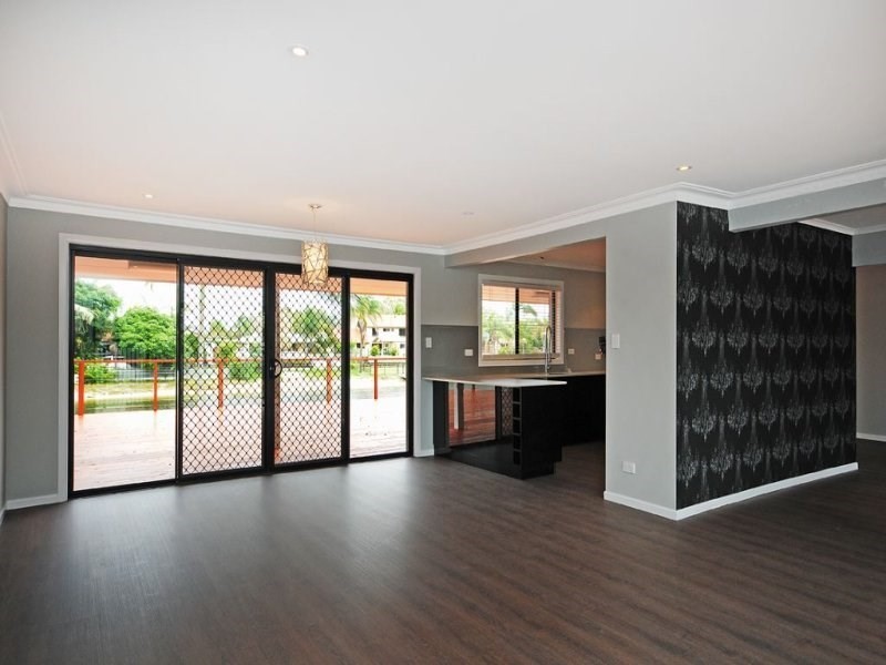 13 Sundowner Court, Mermaid Waters QLD 4218