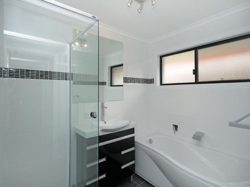 13 Sundowner Court, Mermaid Waters QLD 4218