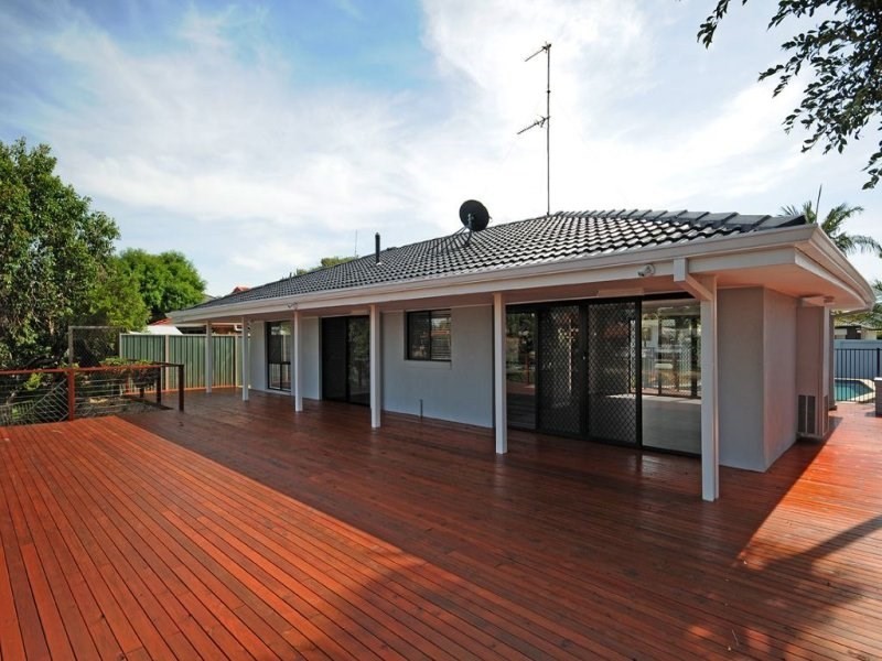 13 Sundowner Court, Mermaid Waters QLD 4218