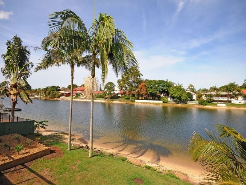 13 Sundowner Court, Mermaid Waters QLD 4218