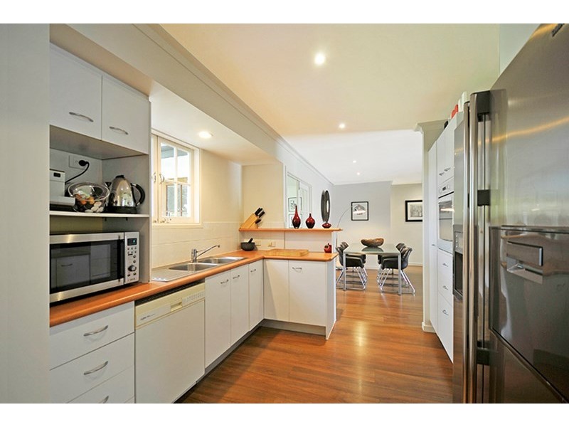 26 Ilkinia Avenue, Broadbeach Waters QLD 4218