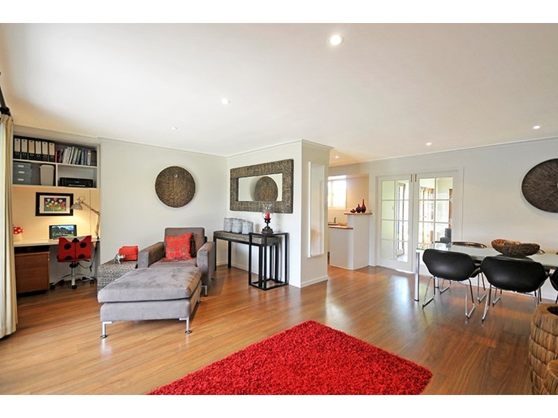 26 Ilkinia Avenue, Broadbeach Waters QLD 4218