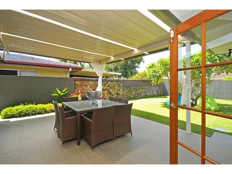 26 Ilkinia Avenue, Broadbeach Waters QLD 4218