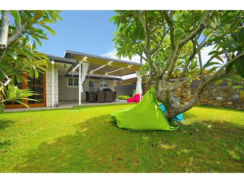 26 Ilkinia Avenue, Broadbeach Waters QLD 4218