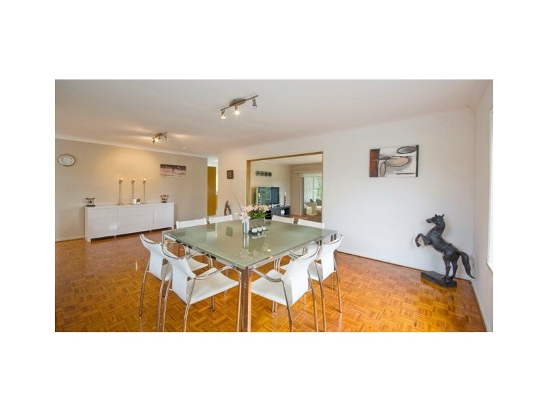 15 Costa Court, Broadbeach Waters QLD 4218