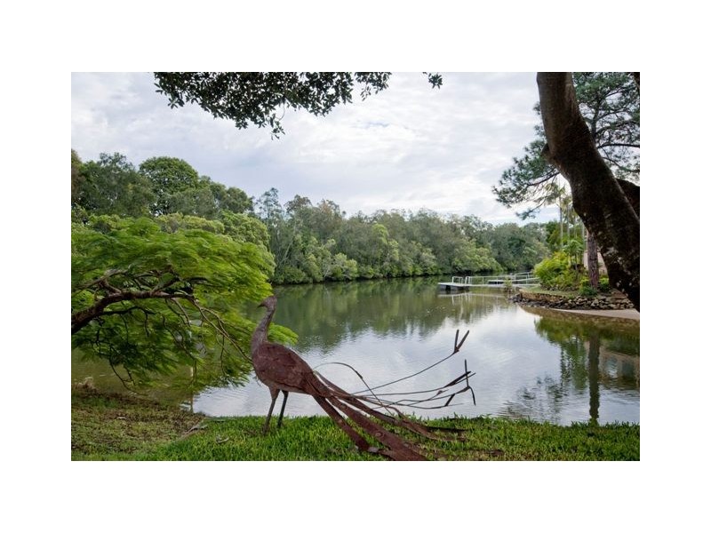 15 Costa Court, Broadbeach Waters QLD 4218