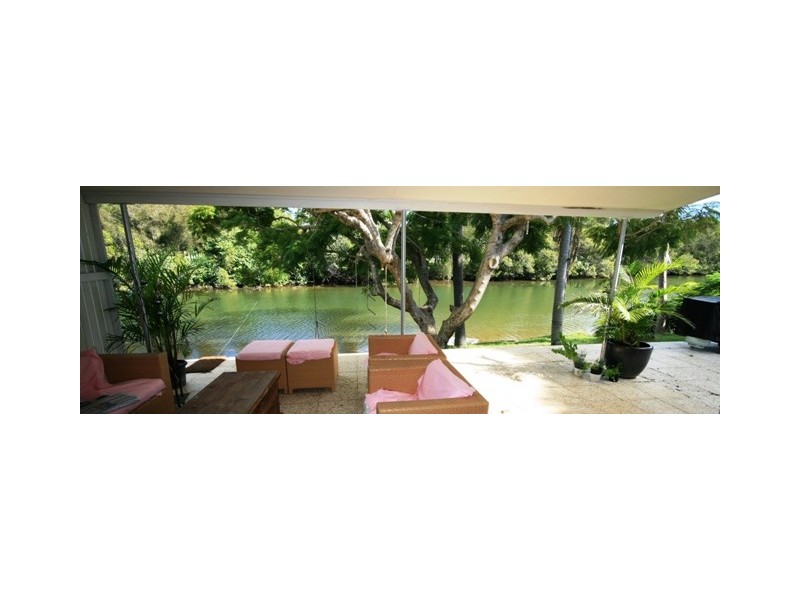15 Costa Court, Broadbeach Waters QLD 4218