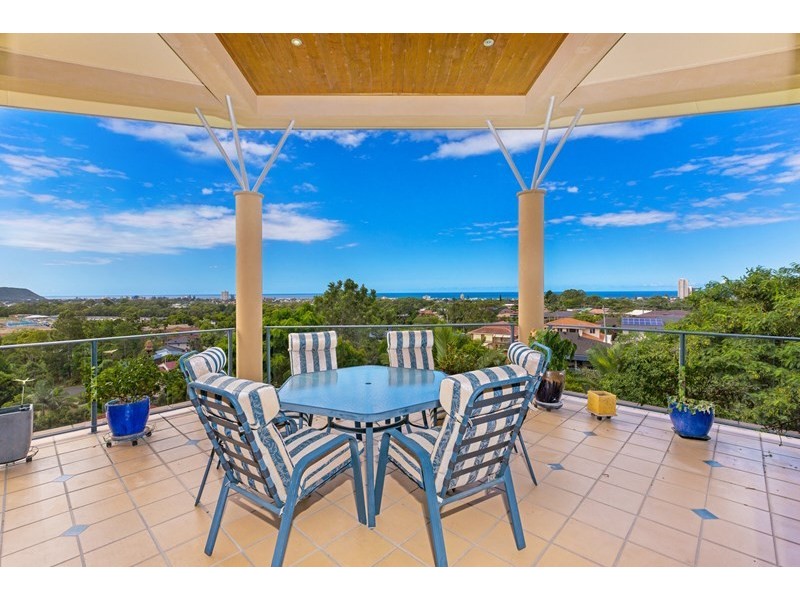 137 K P McGrath Drive, Elanora QLD 4221