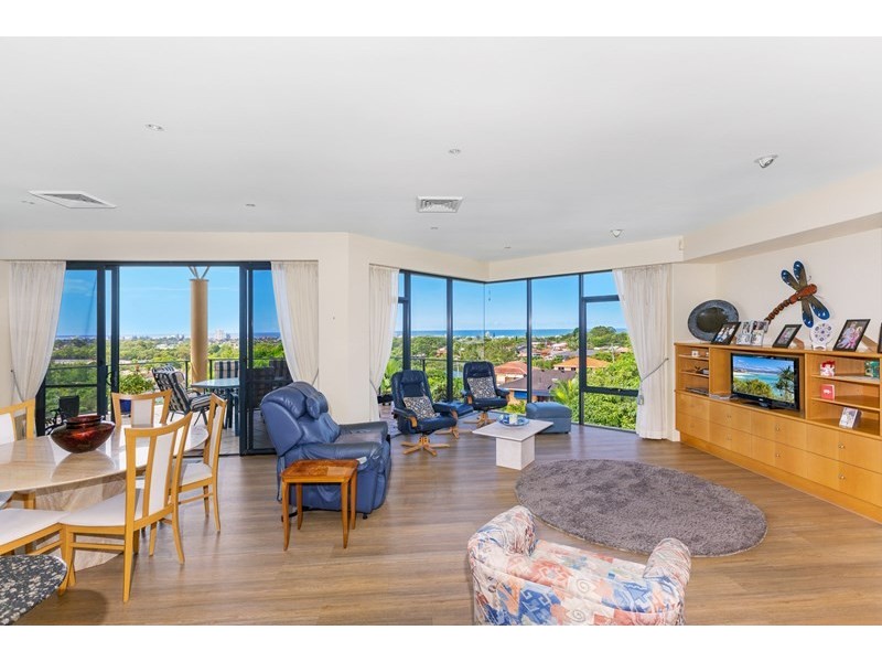 137 K P McGrath Drive, Elanora QLD 4221