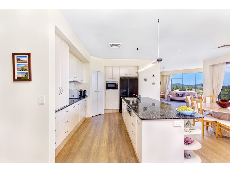 137 K P McGrath Drive, Elanora QLD 4221