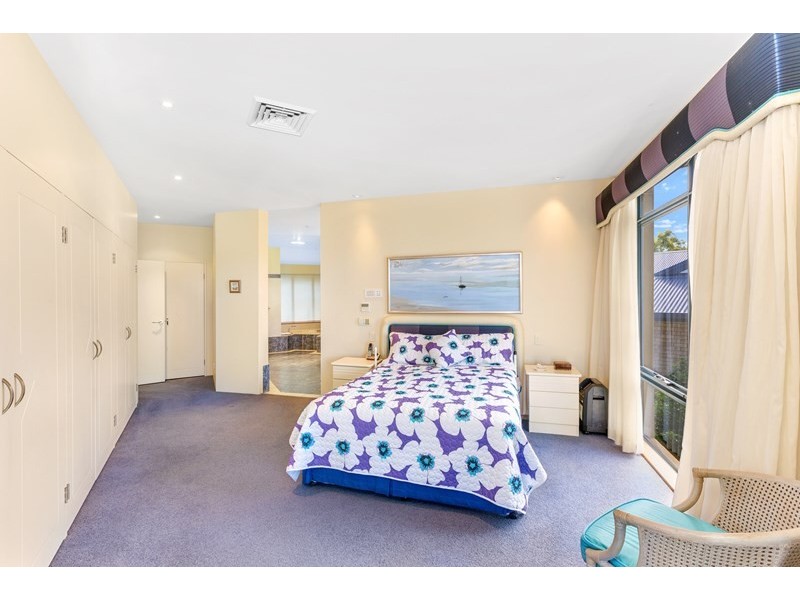 137 K P McGrath Drive, Elanora QLD 4221