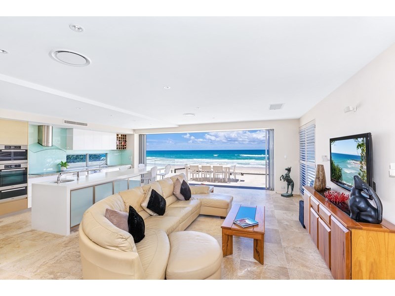 225 Jefferson Lane, Palm Beach QLD 4221