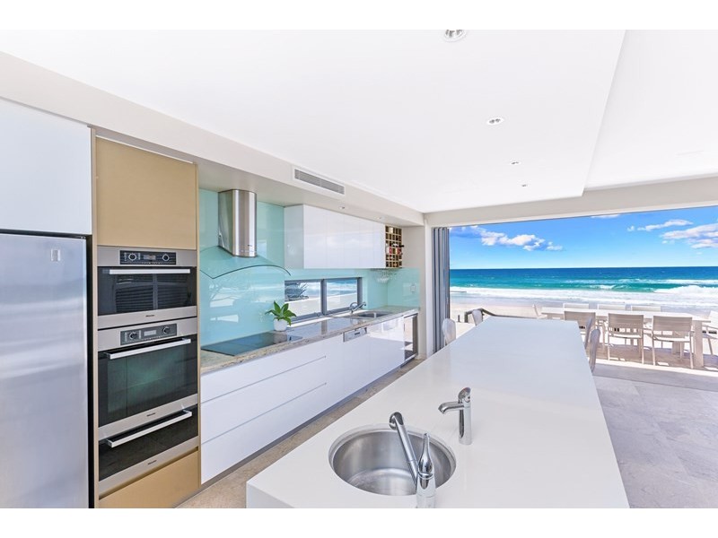 225 Jefferson Lane, Palm Beach QLD 4221