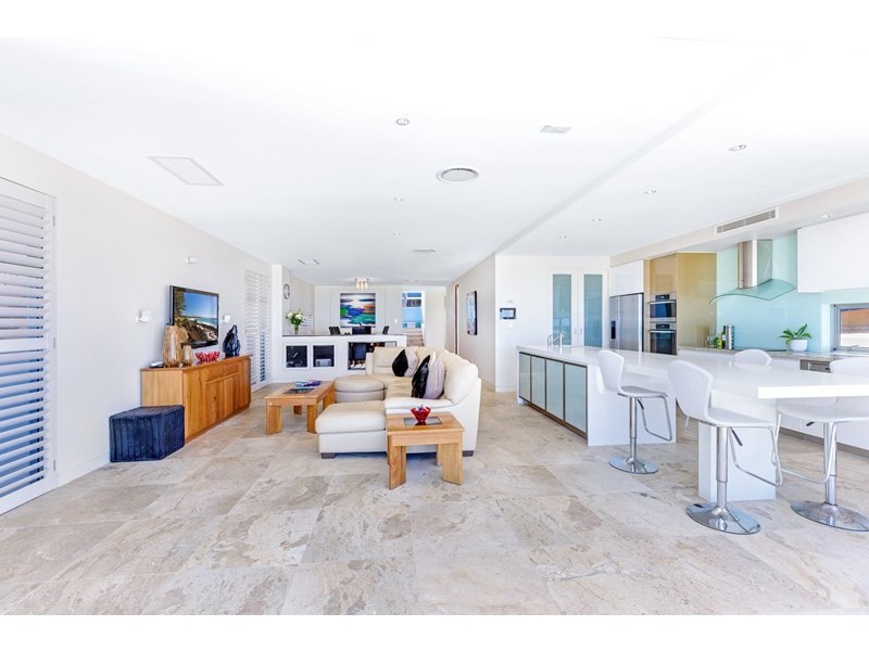 225 Jefferson Lane, Palm Beach QLD 4221