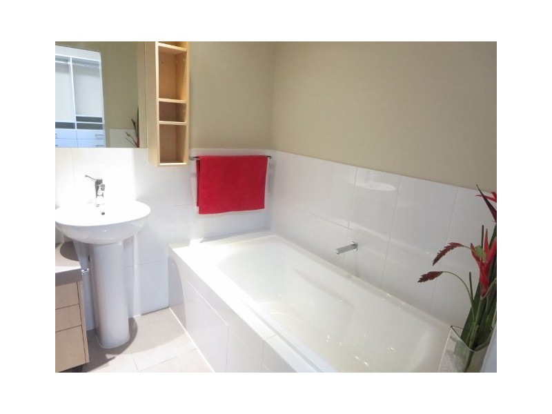 2304 Gold Coast Highway, Mermaid Beach QLD 4218